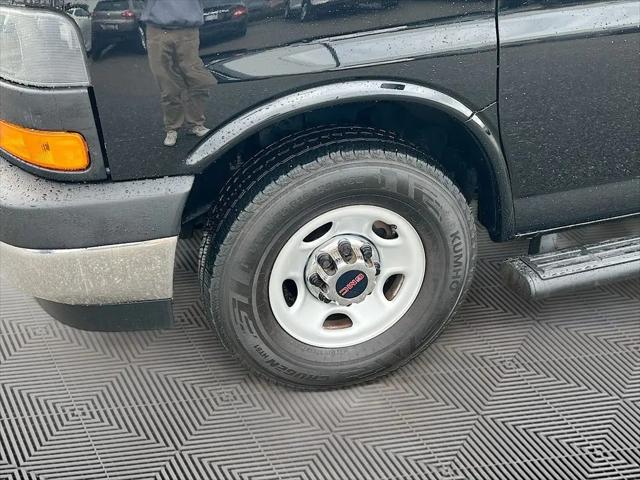2022 GMC Savana Passenger RWD 3500 Extended Wheelbase LT