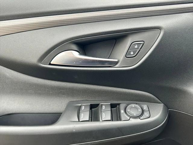 2026 Buick NV Avenir FWD