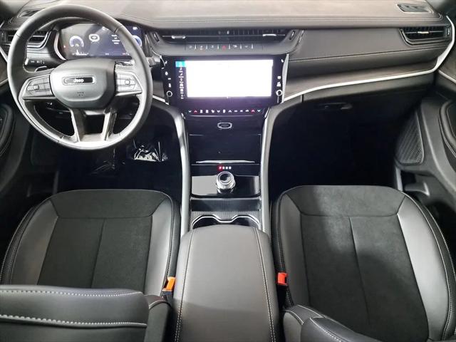 2026 Jeep Grand Cherokee L Altitude 4x2