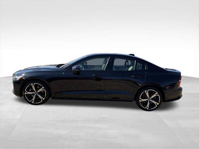 2024 Volvo S60 B5 Core Dark Theme