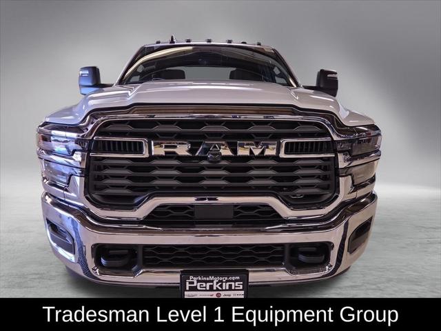 2026 RAM Ram 3500 Chassis Cab RAM 3500 TRADESMAN CREW CAB CHASSIS 4X4 60 CA 2026 RAM Ram 3500 Chassis Cab RAM 3500 TRADESMAN CREW CAB CHASSIS 4X4 60 CA
