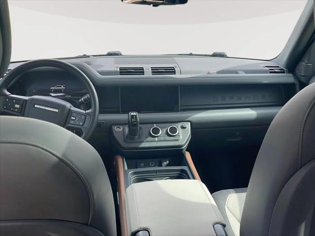 2024 Land Rover Defender 110 P400 X-Dynamic SE