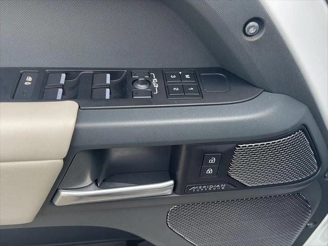 2024 Land Rover Defender 110 P400 X-Dynamic SE