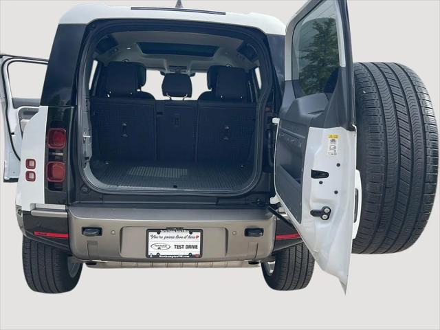 2024 Land Rover Defender 110 P400 X-Dynamic SE