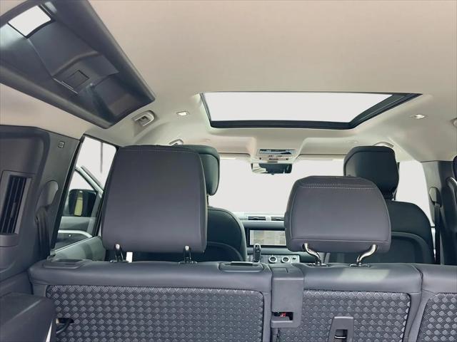 2024 Land Rover Defender 110 P400 X-Dynamic SE