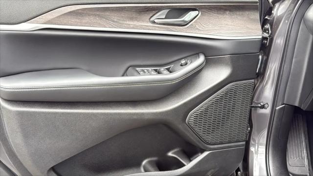 2026 Jeep Grand Cherokee L Altitude 4x4