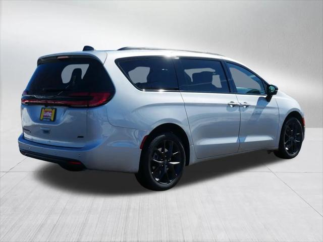 2026 Chrysler Pacifica Select AWD