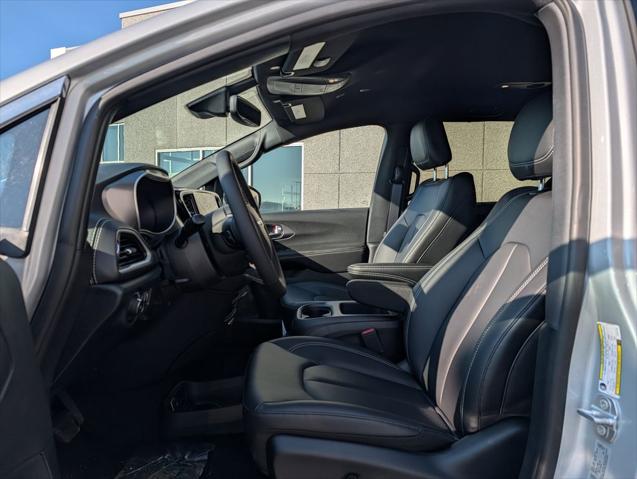 2026 Chrysler Pacifica Select AWD