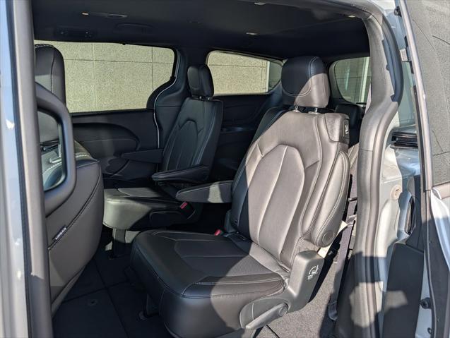 2026 Chrysler Pacifica Select AWD