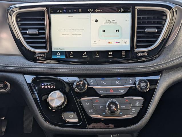 2026 Chrysler Pacifica Select AWD
