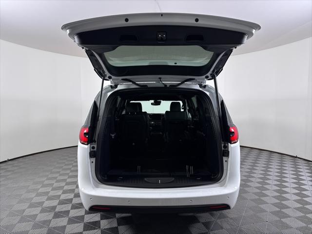 2026 Chrysler Pacifica Select AWD