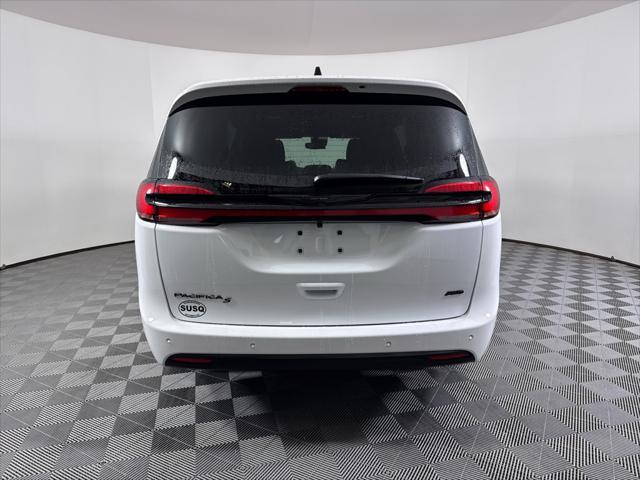 2026 Chrysler Pacifica Select AWD