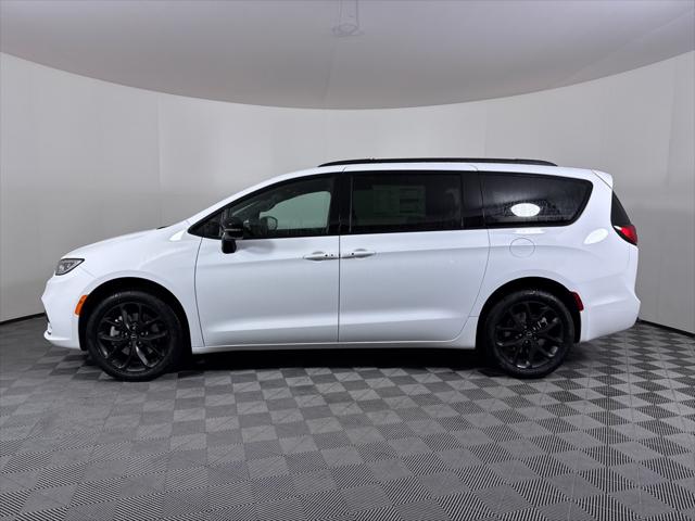 2026 Chrysler Pacifica Select AWD