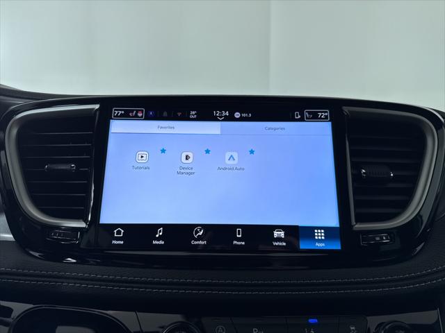 2026 Chrysler Pacifica Select AWD