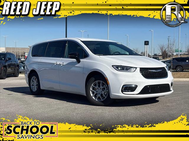2026 Chrysler Pacifica Select for sale in Overland Park, KS