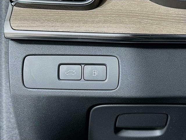 2026 Volvo XC90 Plug-In Hybrid Plus, T8 AWD, Electric/Gasoline, Bright, 7 Seats