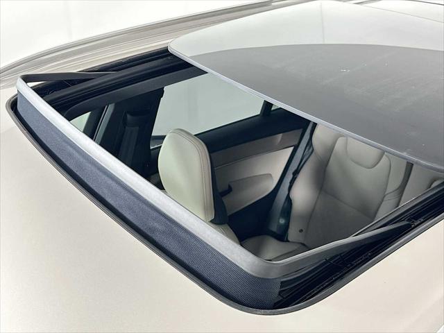 2026 Volvo XC90 Plug-In Hybrid Plus, T8 AWD, Electric/Gasoline, Bright, 7 Seats
