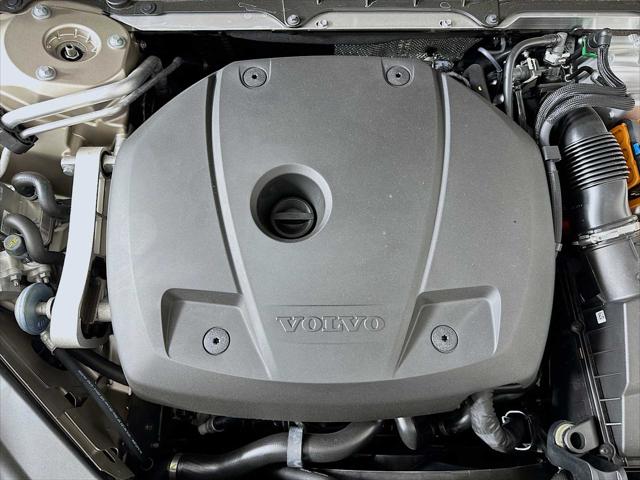 2026 Volvo XC90 Plug-In Hybrid Plus, T8 AWD, Electric/Gasoline, Bright, 7 Seats