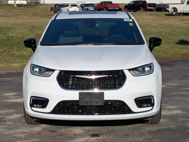 2026 Chrysler Pacifica Select AWD