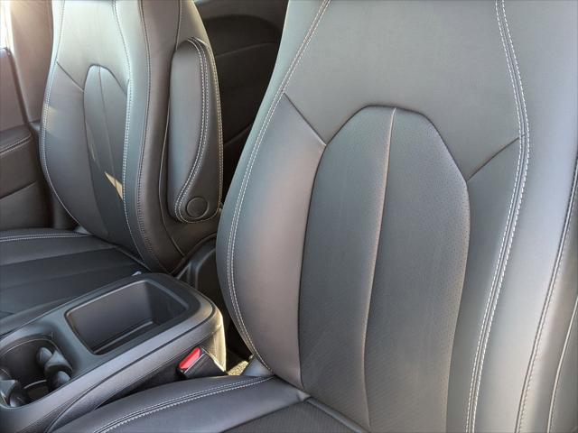 2026 Chrysler Pacifica Select AWD