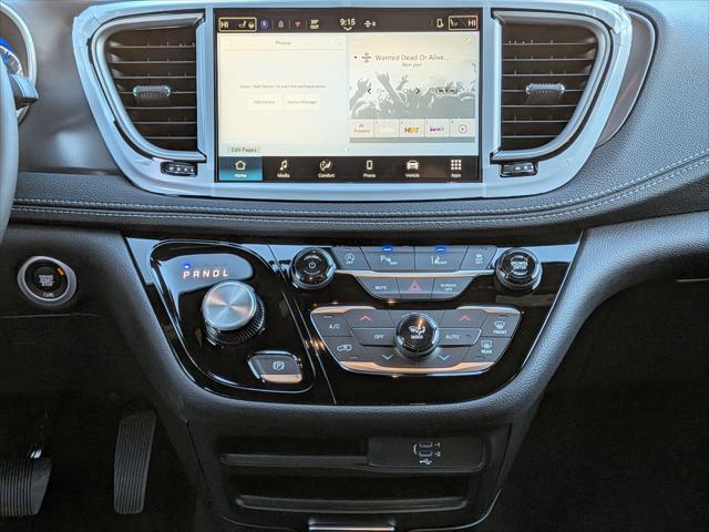 2026 Chrysler Pacifica Select AWD