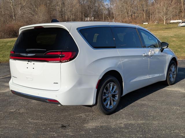 2026 Chrysler Pacifica Select AWD