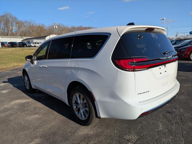 2026 Chrysler Pacifica Select AWD