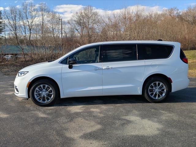 2026 Chrysler Pacifica Select AWD