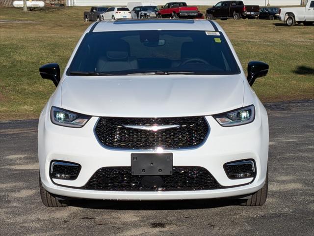 2026 Chrysler Pacifica Select AWD