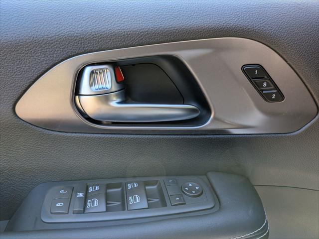 2026 Chrysler Pacifica Select AWD