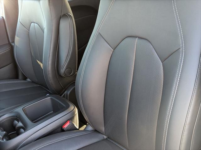 2026 Chrysler Pacifica Select AWD