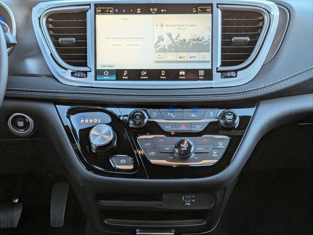 2026 Chrysler Pacifica Select AWD
