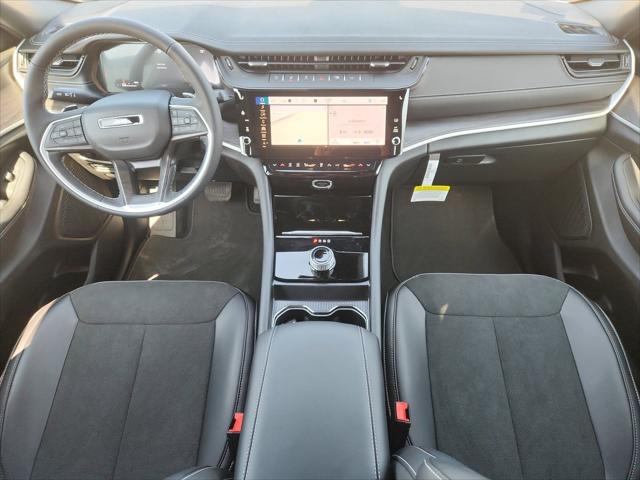 2026 Jeep Grand Cherokee Altitude 4x2