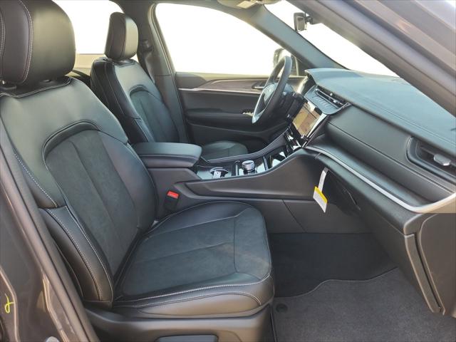 2026 Jeep Grand Cherokee Altitude 4x2