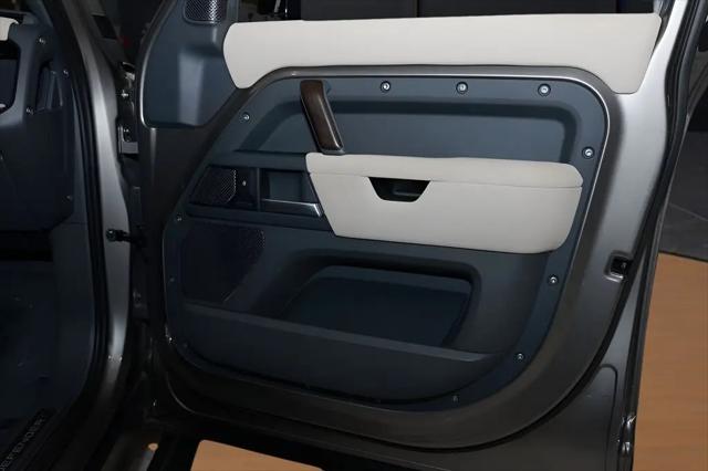 2023 Land Rover Defender 110 X-Dynamic SE