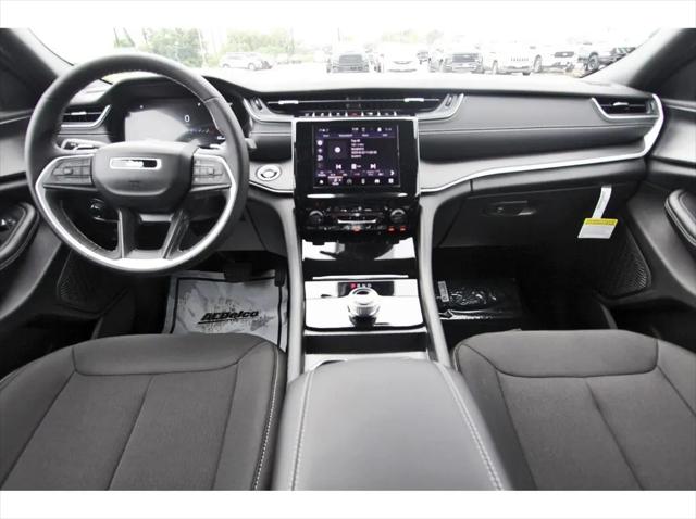 2025 Jeep Grand Cherokee L Laredo X 4x4