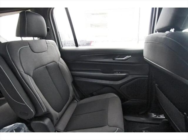 2025 Jeep Grand Cherokee L Laredo X 4x4