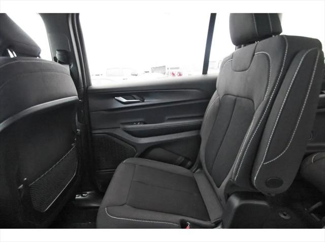 2025 Jeep Grand Cherokee L Laredo X 4x4