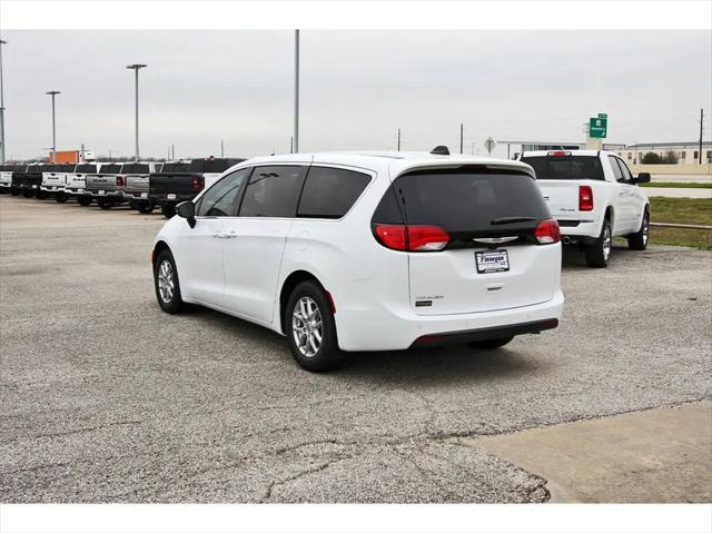 2025 Chrysler Voyager LX