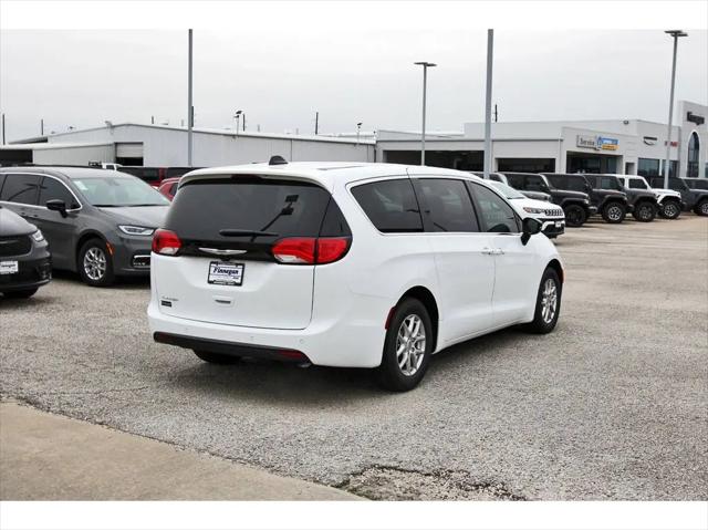 2025 Chrysler Voyager LX