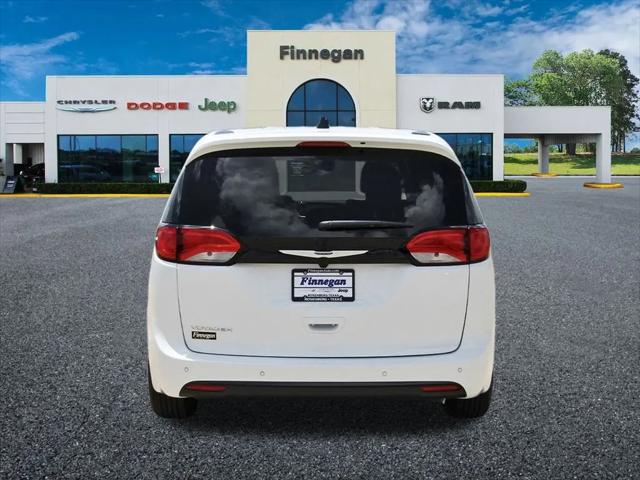 2025 Chrysler Voyager LX