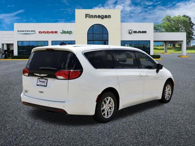 2025 Chrysler Voyager LX