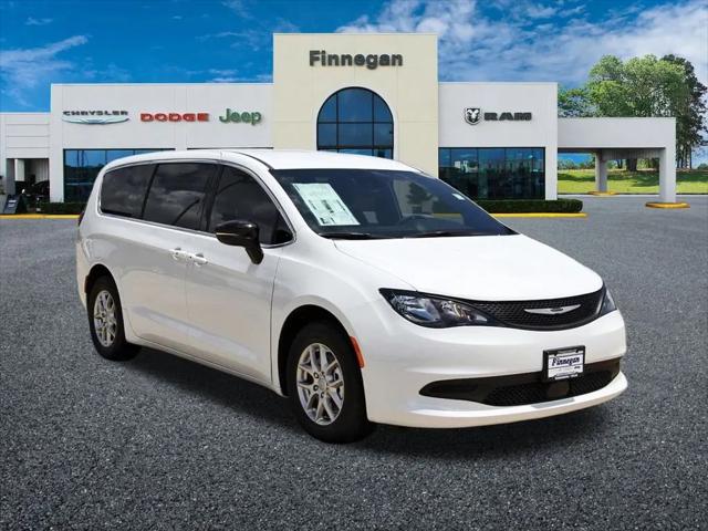 2025 Chrysler Voyager LX