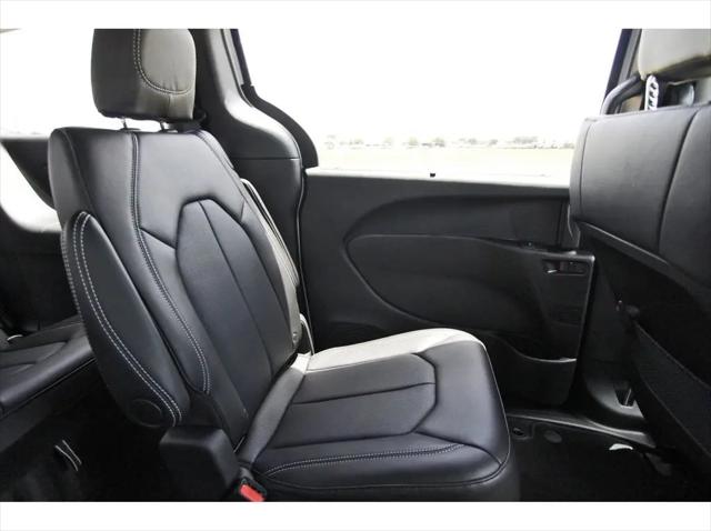 2025 Chrysler Voyager LX