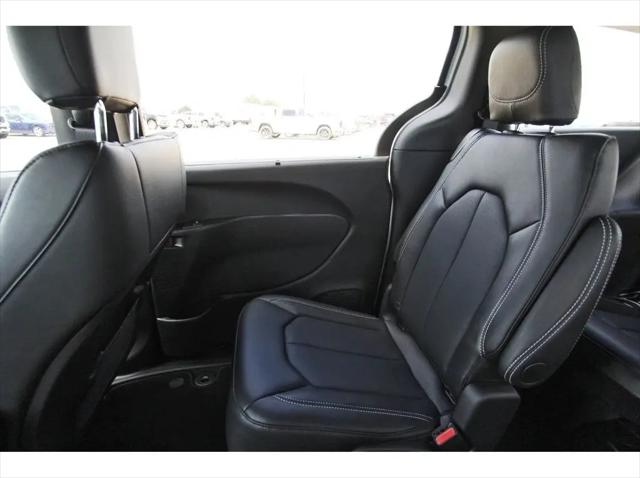 2025 Chrysler Voyager LX