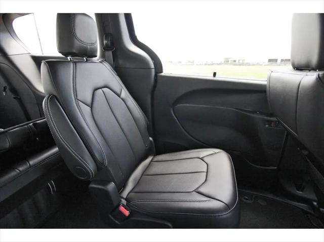 2025 Chrysler Voyager LX