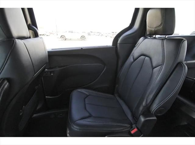 2025 Chrysler Voyager LX