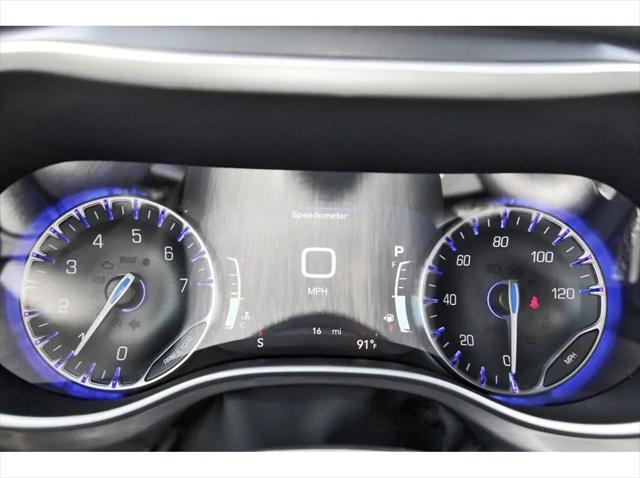 2025 Chrysler Voyager LX