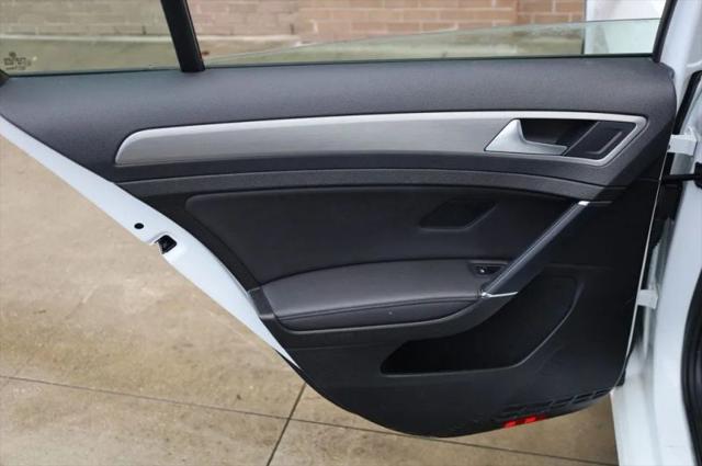 2015 Volkswagen Golf TDI S 4-Door