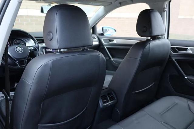 2015 Volkswagen Golf TDI S 4-Door